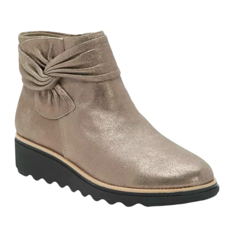 Clarks Sharon Salon Pewter Metallic Ankle Bbots Women’s Size 8W Bow Casual